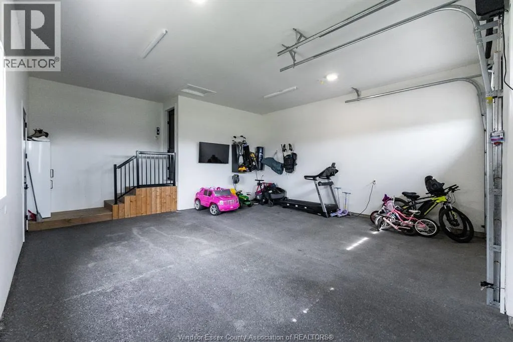 3 SUNNINGDALE DRIVE