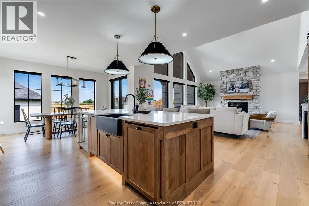 3 SUNNINGDALE DRIVE
