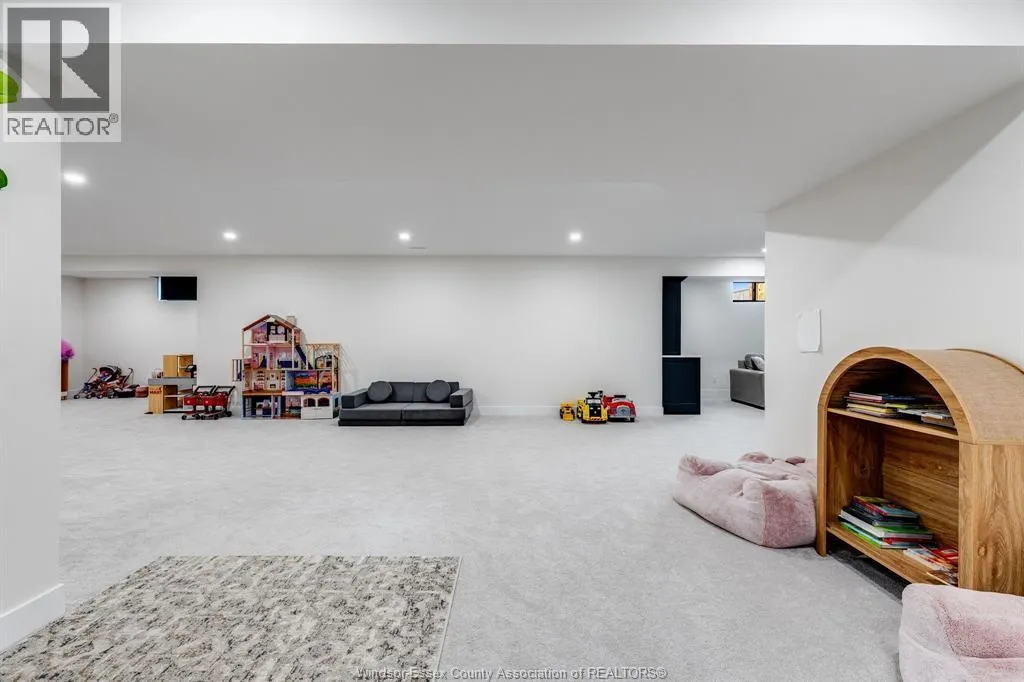 3 SUNNINGDALE DRIVE