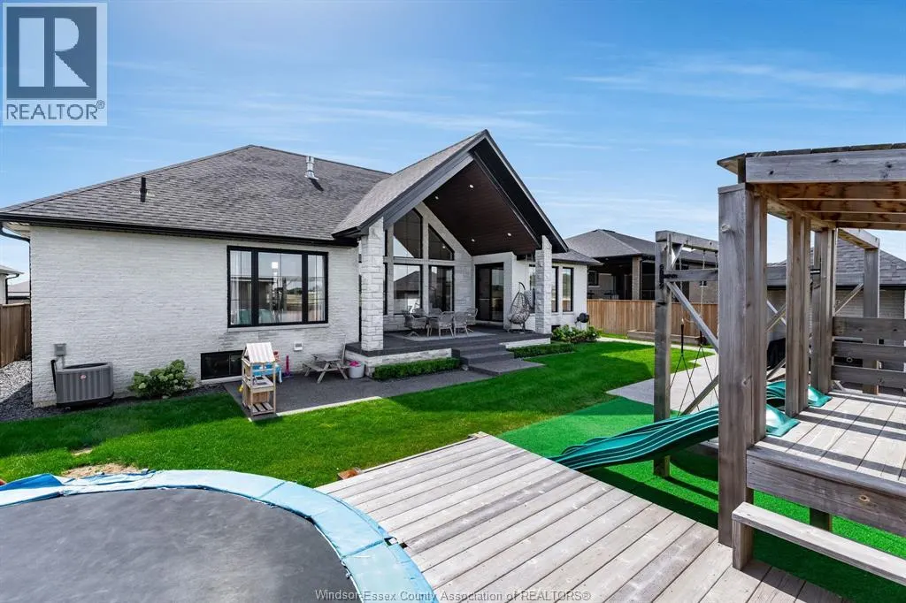 3 SUNNINGDALE DRIVE