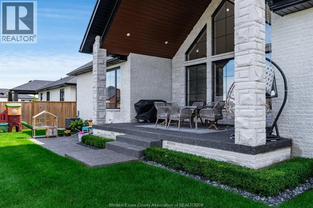3 SUNNINGDALE DRIVE