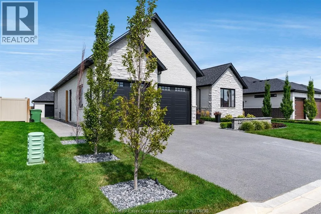 3 SUNNINGDALE DRIVE