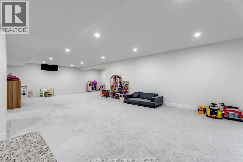 3 SUNNINGDALE DRIVE
