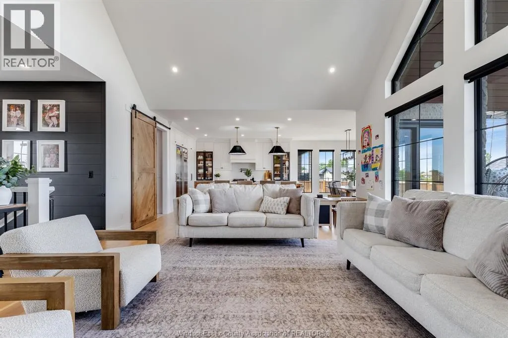 3 SUNNINGDALE DRIVE