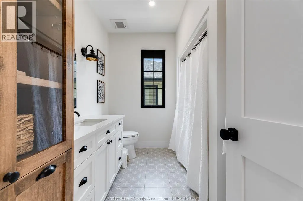 3 SUNNINGDALE DRIVE