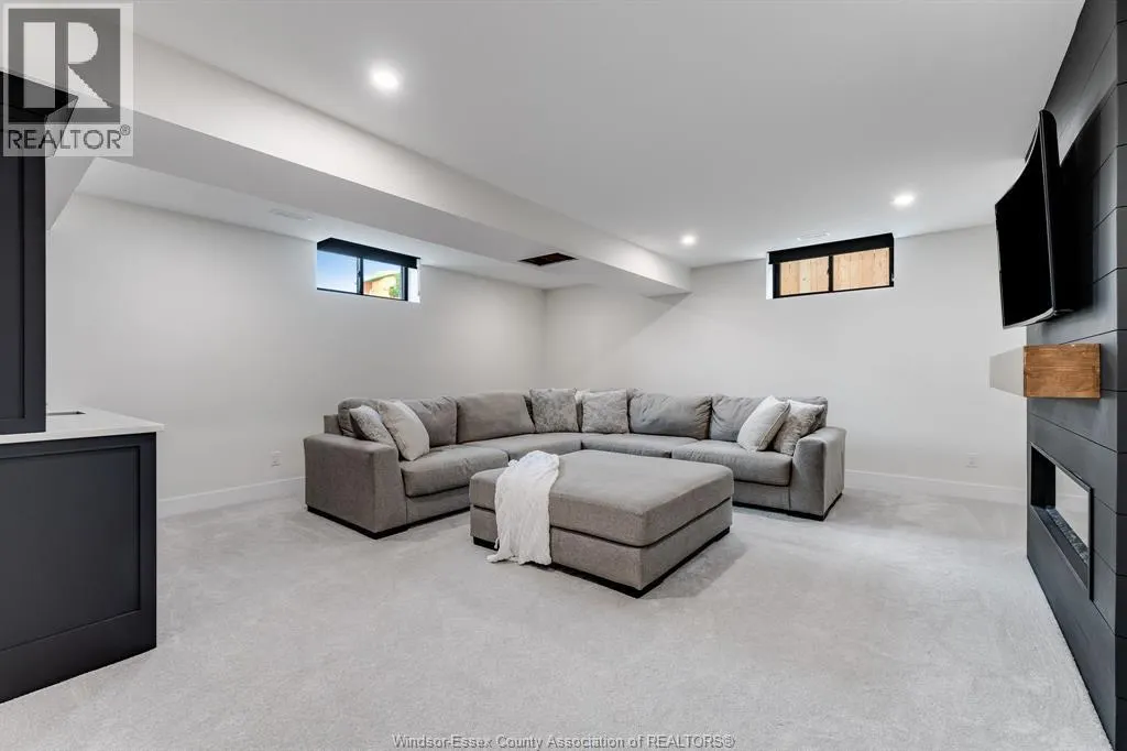 3 SUNNINGDALE DRIVE