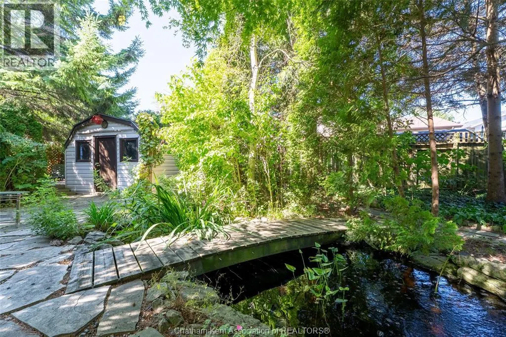 802 ELGIN STREET