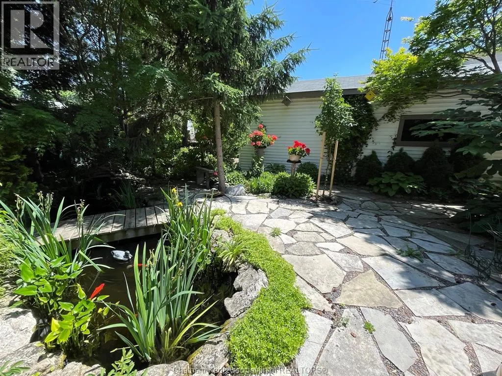 802 ELGIN STREET