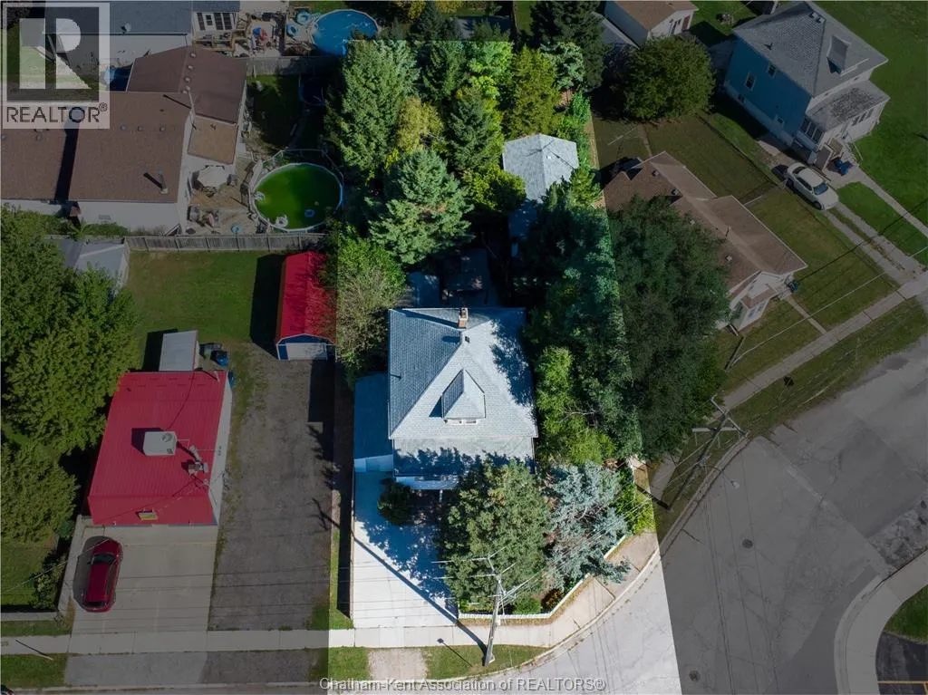 802 ELGIN STREET