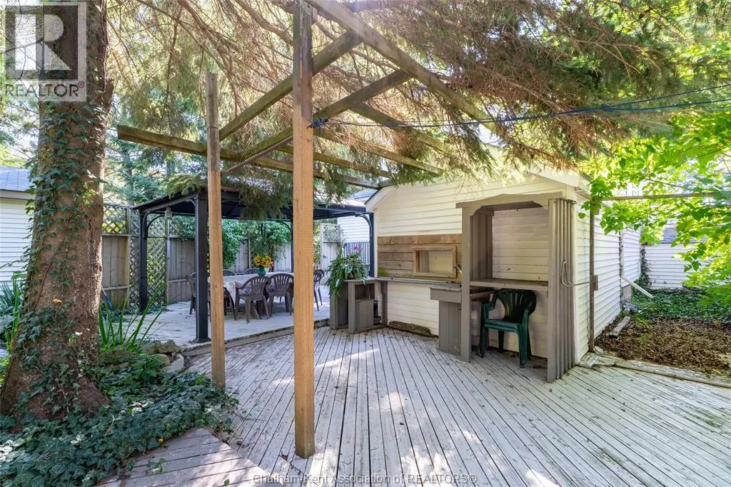 802 ELGIN STREET