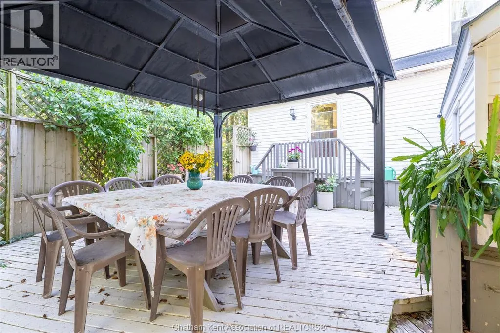 802 ELGIN STREET