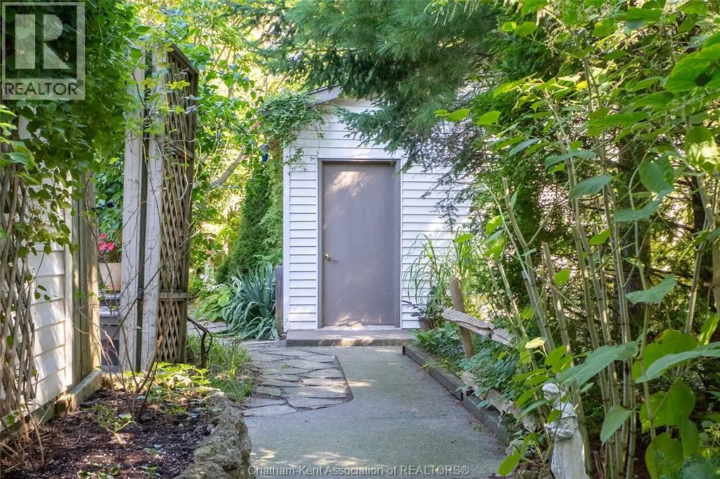 802 ELGIN STREET