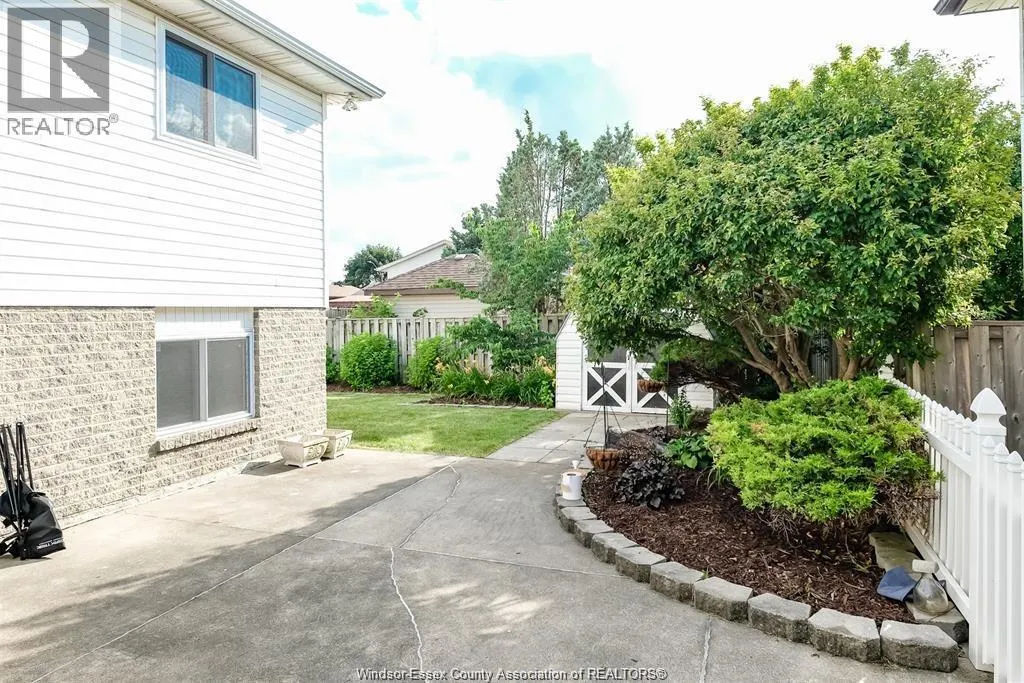 1237 KENWICK WAY