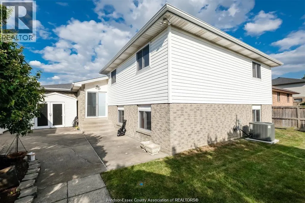 1237 KENWICK WAY