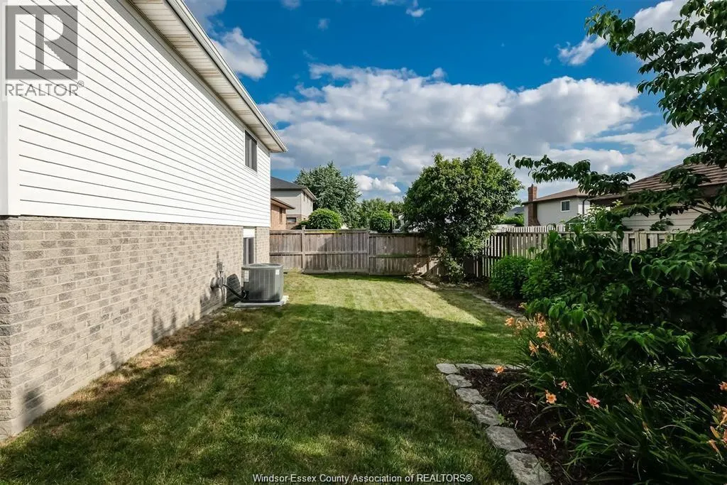 1237 KENWICK WAY