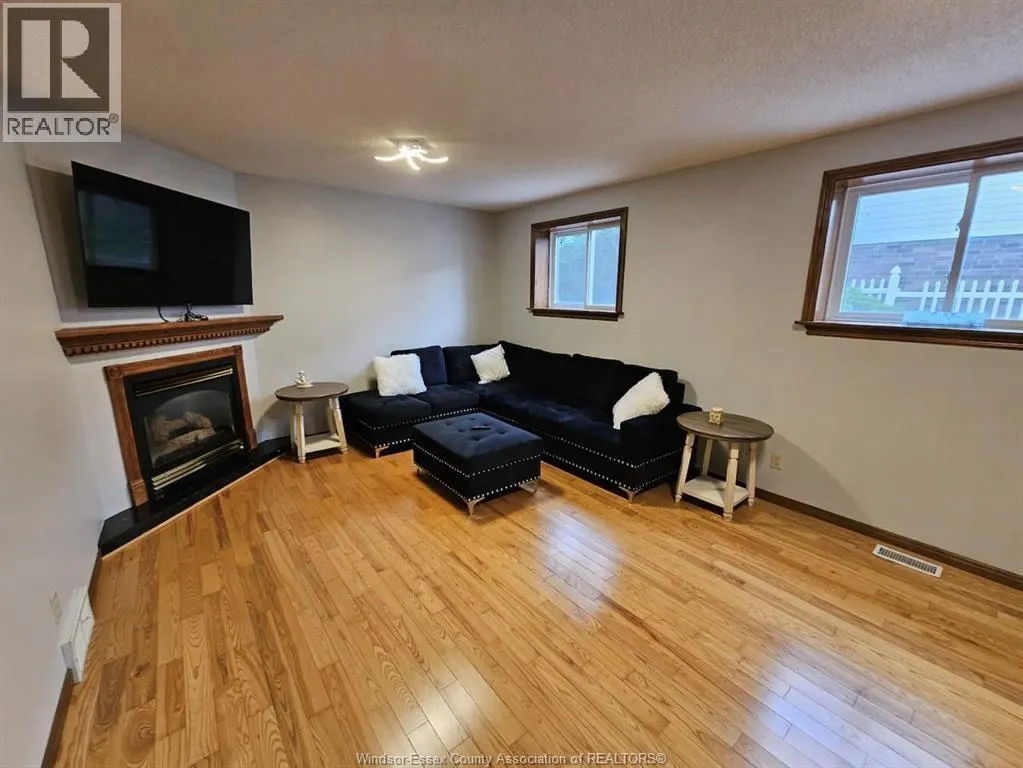 1237 KENWICK WAY