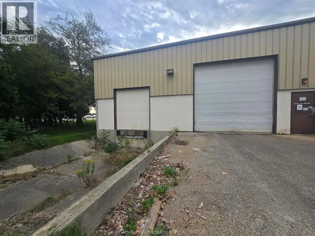 585 RIVERVIEW DRIVE