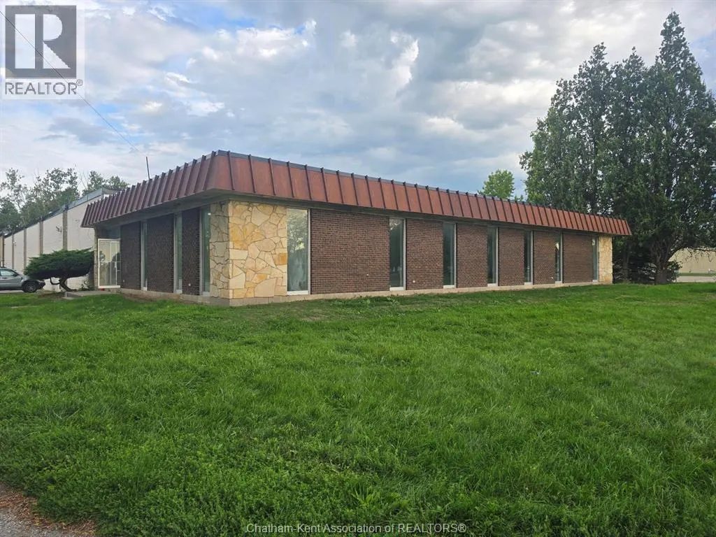 585 RIVERVIEW DRIVE