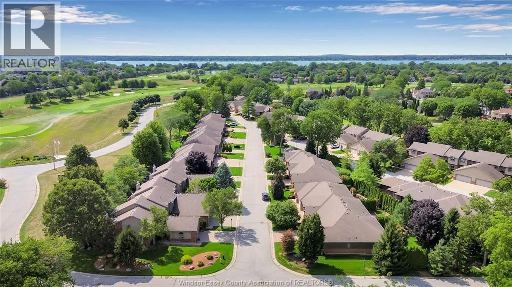 65 FAIRWAY CRESCENT