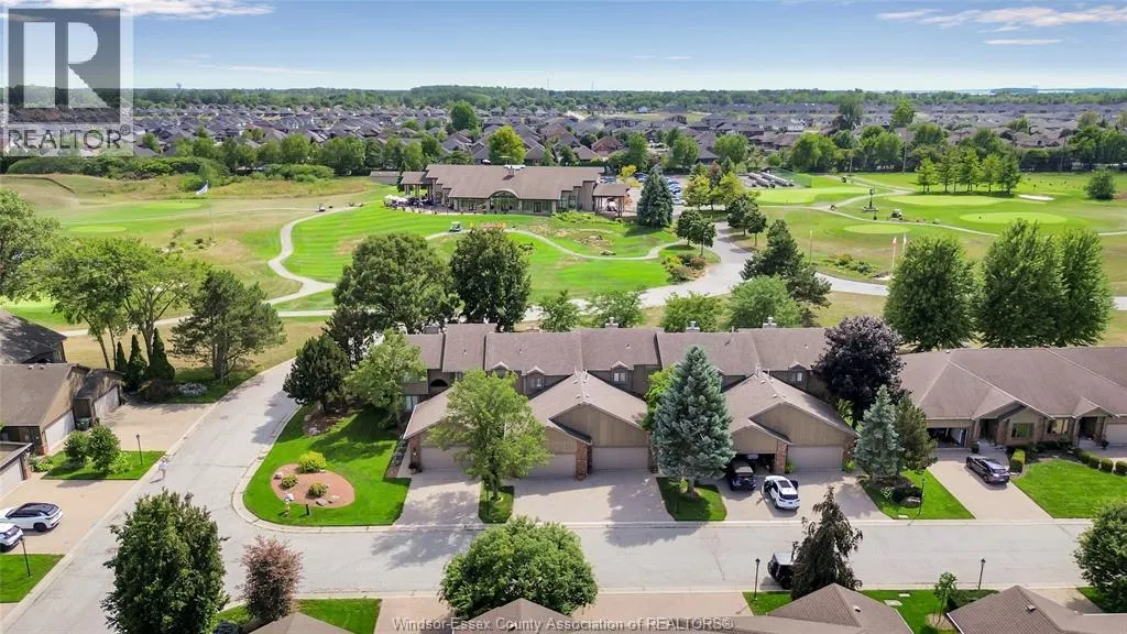 65 FAIRWAY CRESCENT