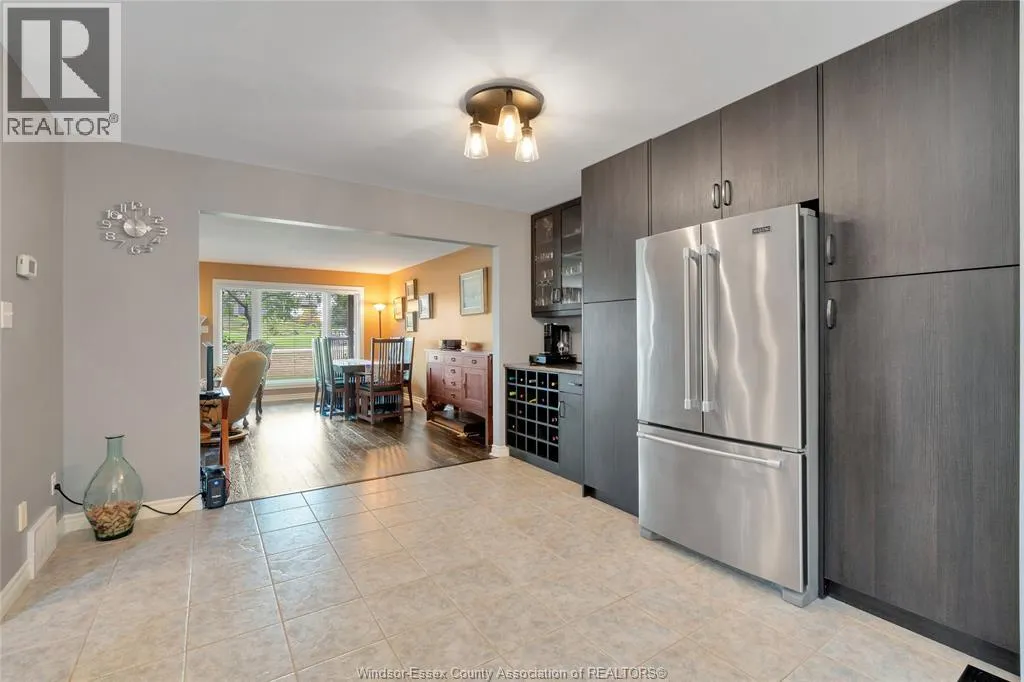 65 FAIRWAY CRESCENT