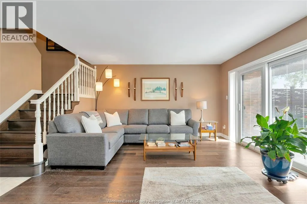 65 FAIRWAY CRESCENT