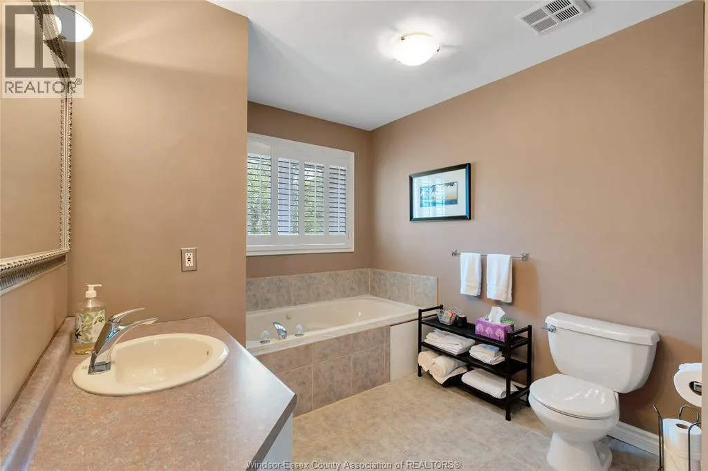 65 FAIRWAY CRESCENT
