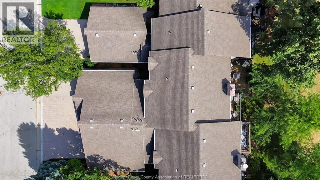 65 FAIRWAY CRESCENT