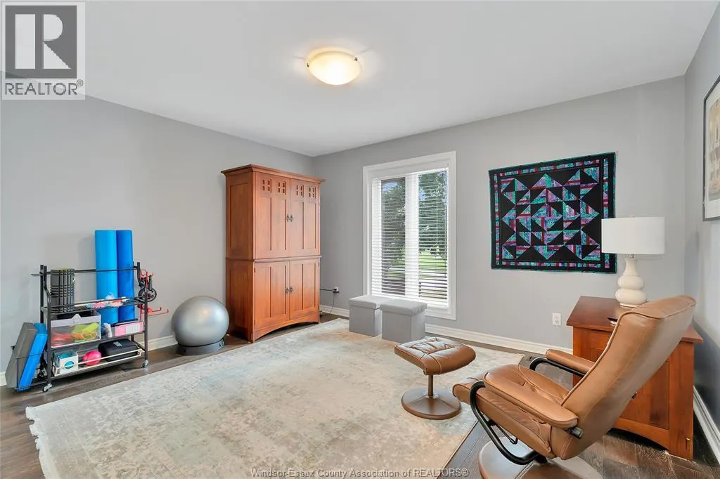 65 FAIRWAY CRESCENT