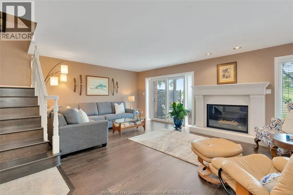 65 FAIRWAY CRESCENT