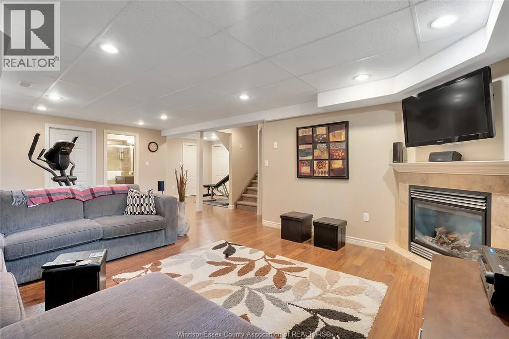 65 FAIRWAY CRESCENT