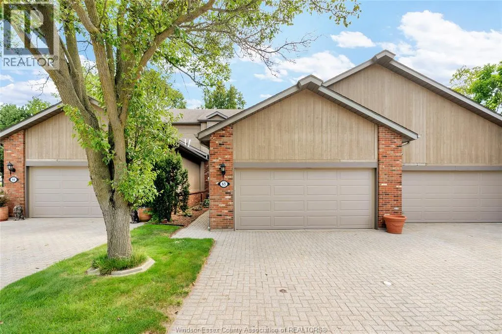 65 FAIRWAY CRESCENT