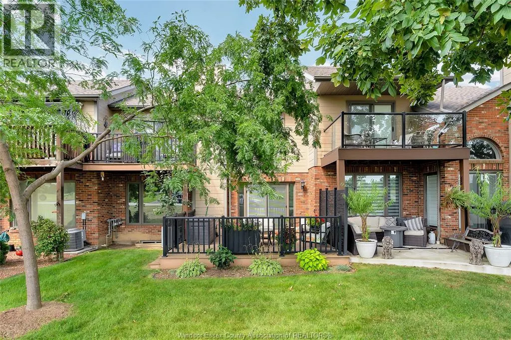 65 FAIRWAY CRESCENT