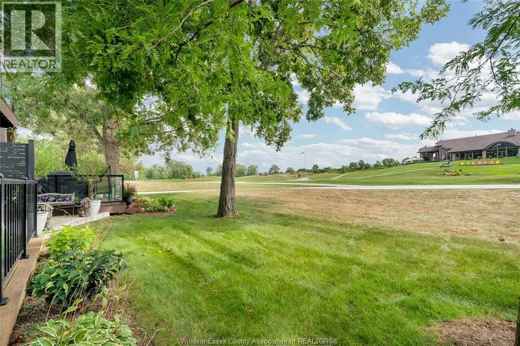 65 FAIRWAY CRESCENT