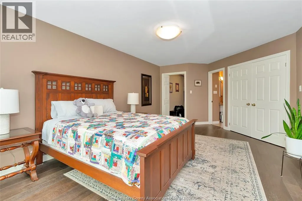 65 FAIRWAY CRESCENT