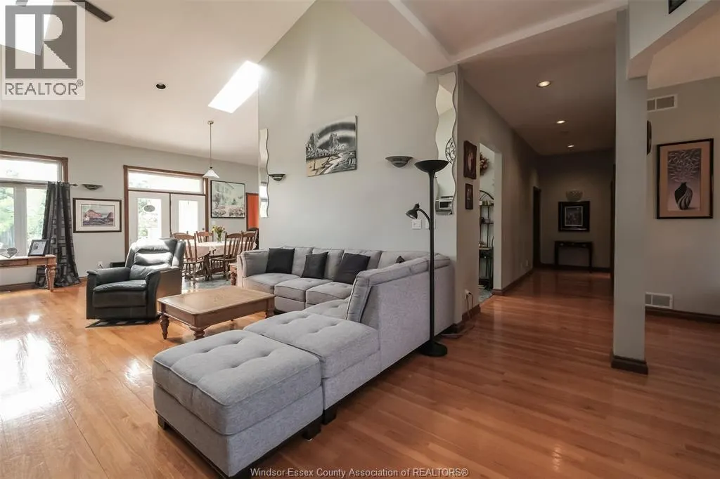 1747 CHORNOBY CRESCENT