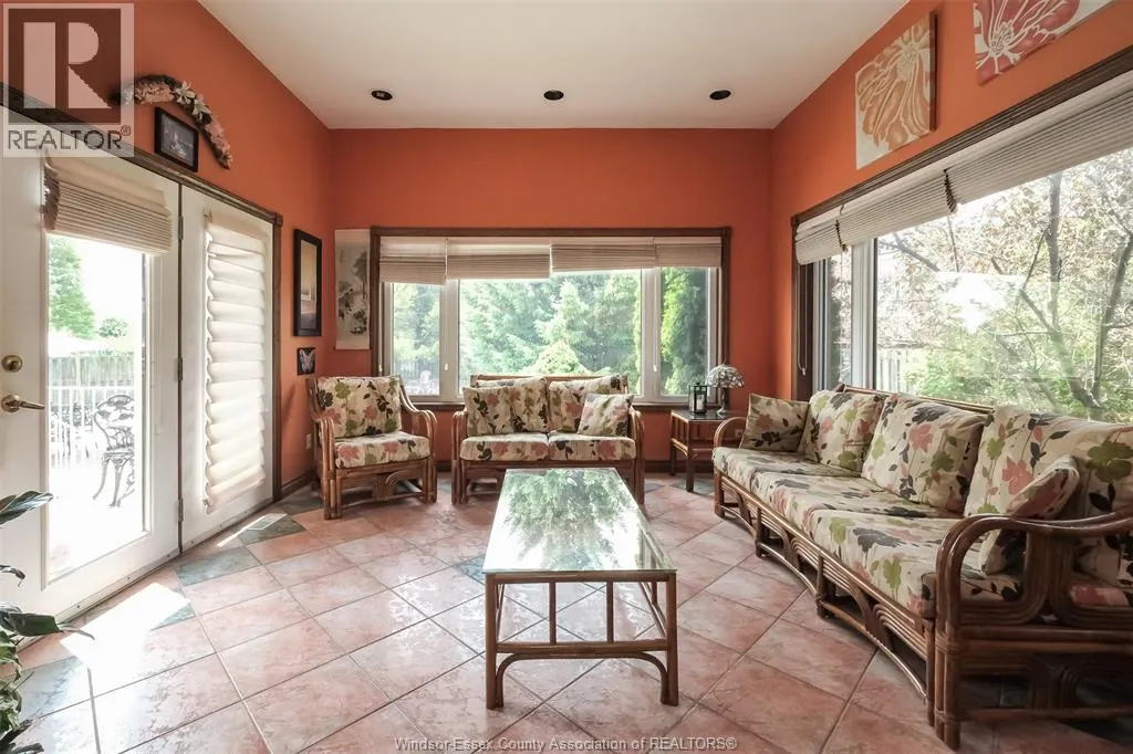 1747 CHORNOBY CRESCENT