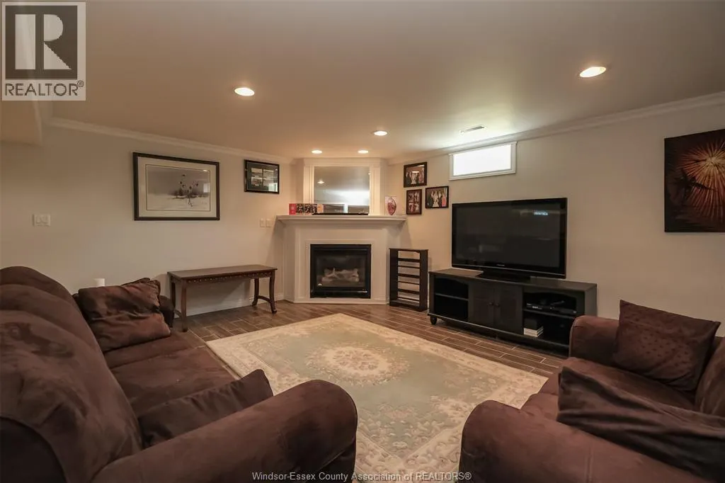 1747 CHORNOBY CRESCENT