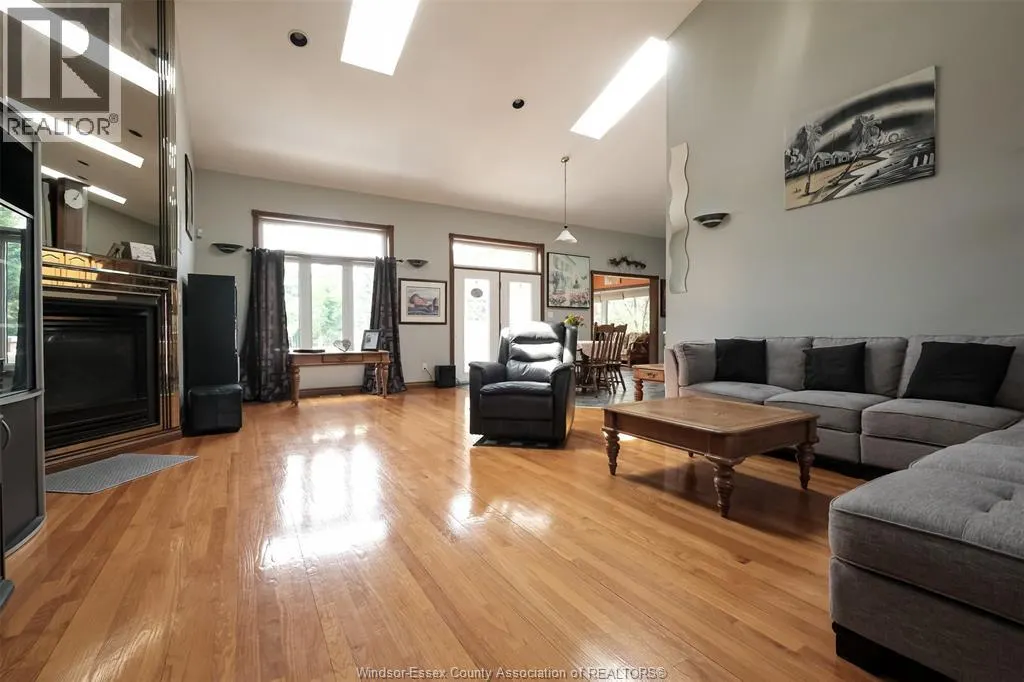 1747 CHORNOBY CRESCENT