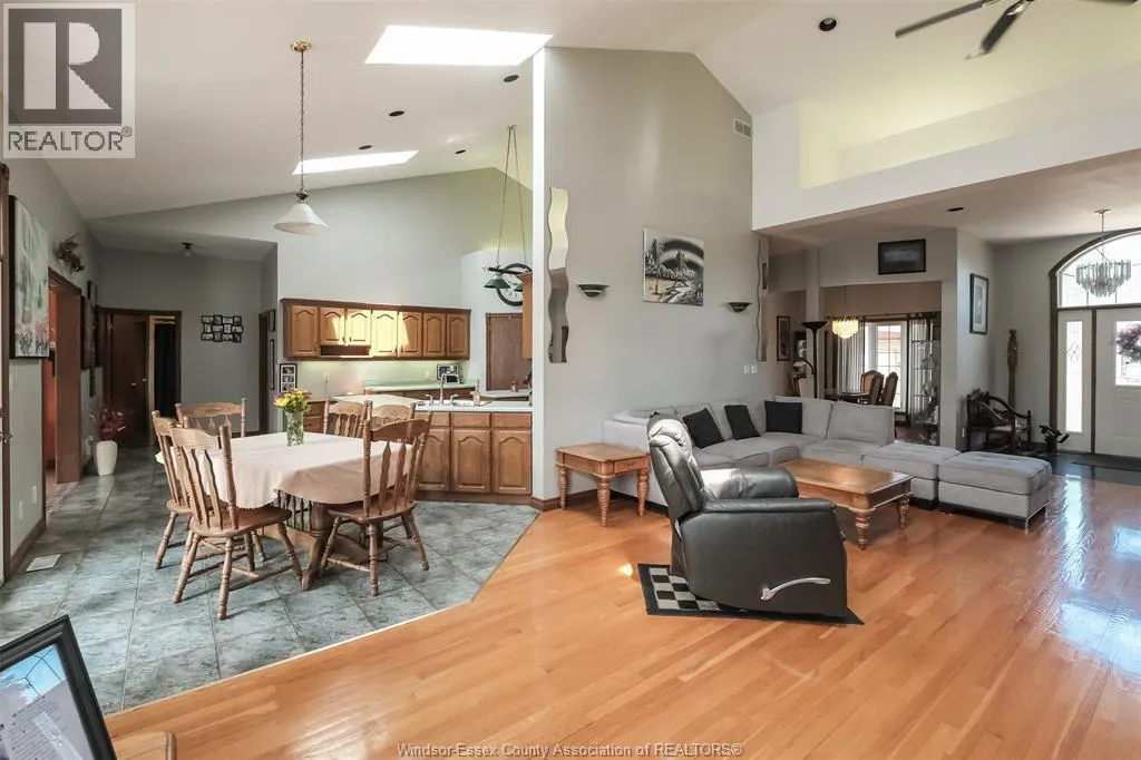 1747 CHORNOBY CRESCENT