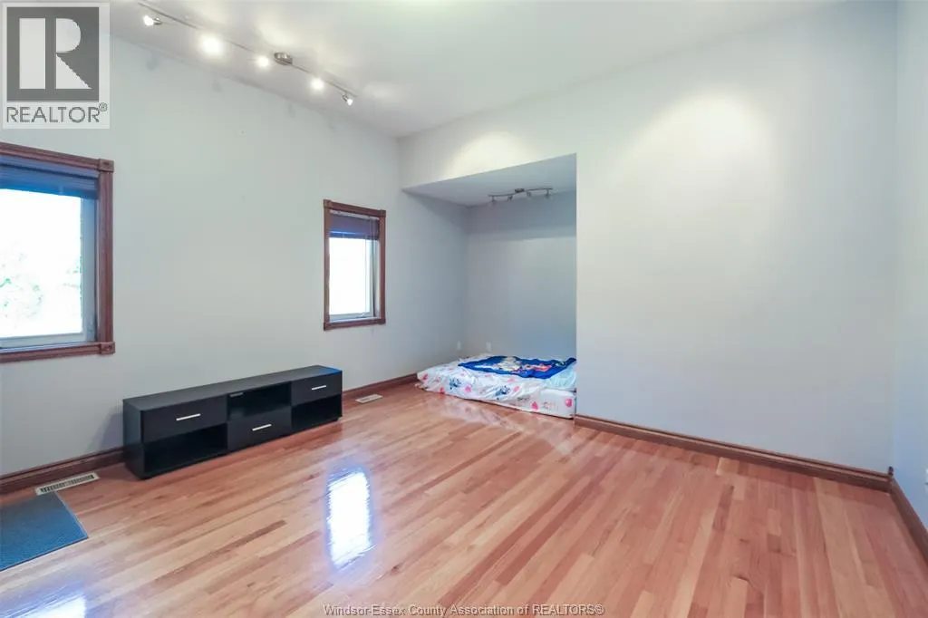1747 CHORNOBY CRESCENT