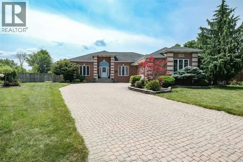 1747 CHORNOBY CRESCENT