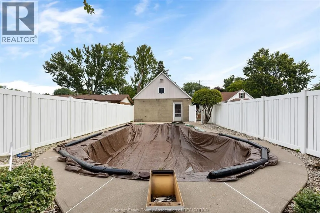 2585 Bouffard ROAD