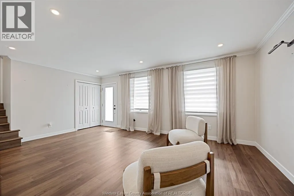 945 LAURIER