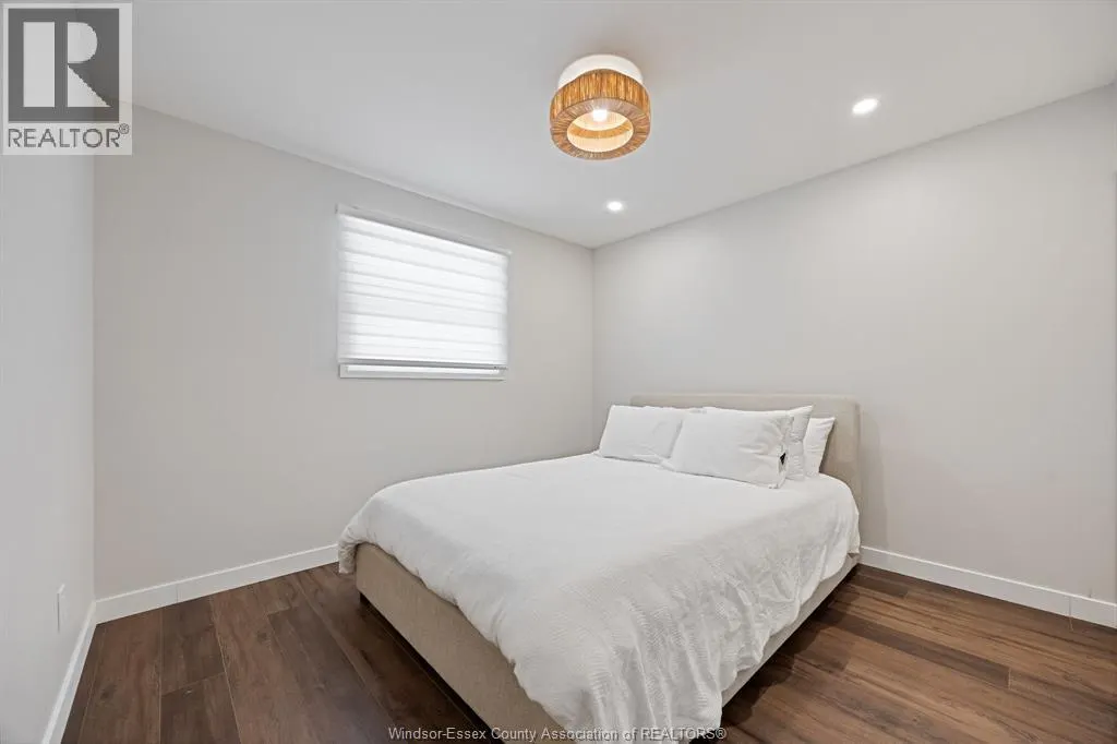 945 LAURIER