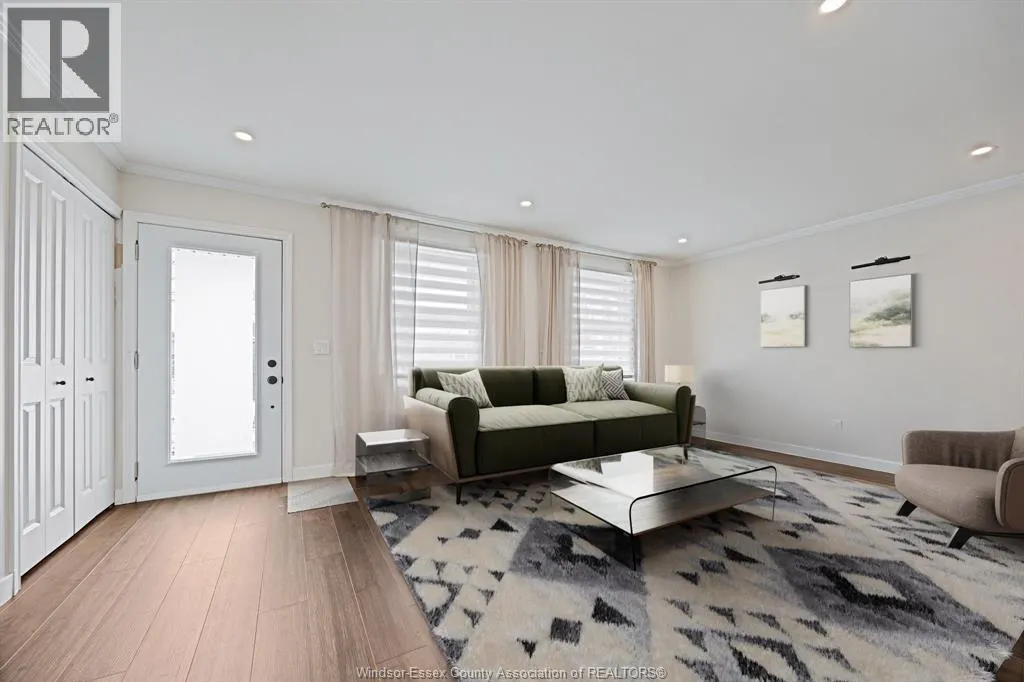 945 LAURIER