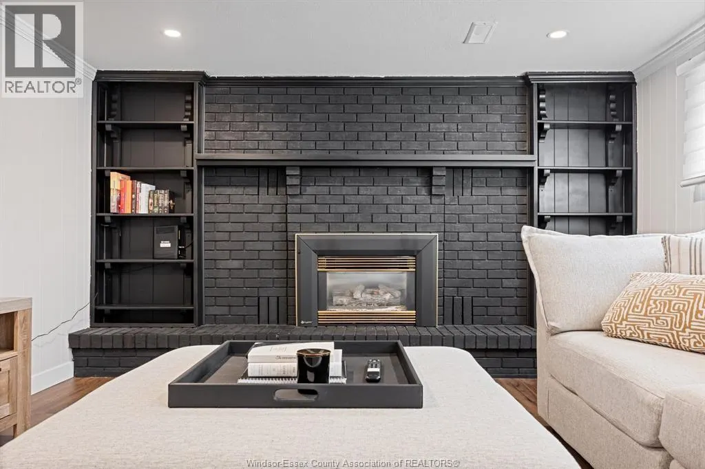 945 LAURIER