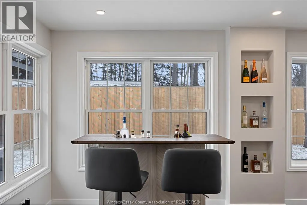 945 LAURIER