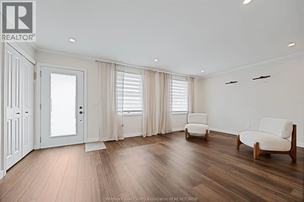 945 LAURIER
