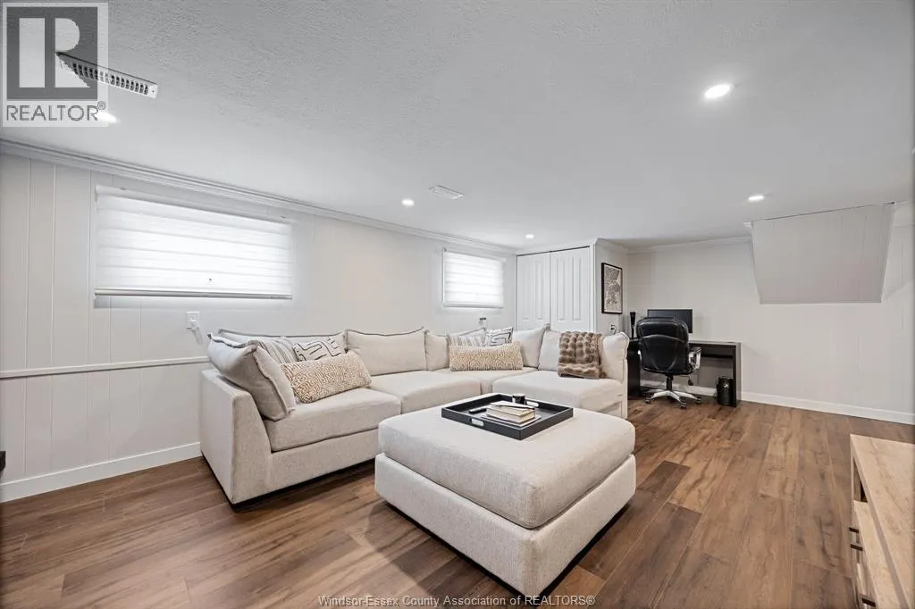 945 LAURIER